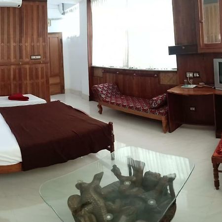Dolphin Residency Hotell Thekkady Exteriör bild