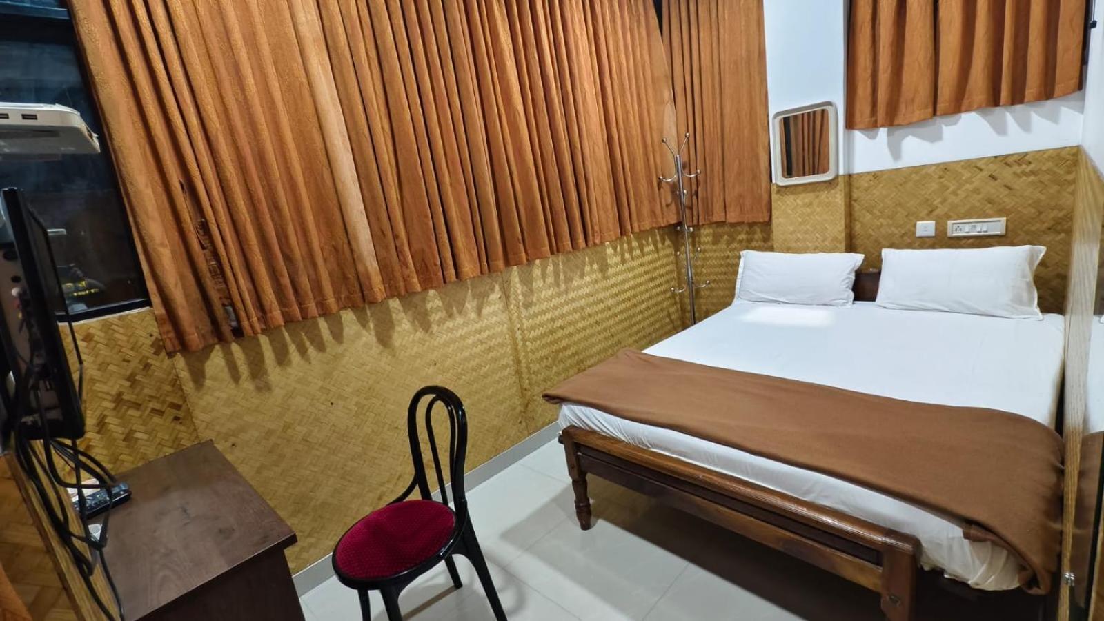 Dolphin Residency Hotell Thekkady Exteriör bild
